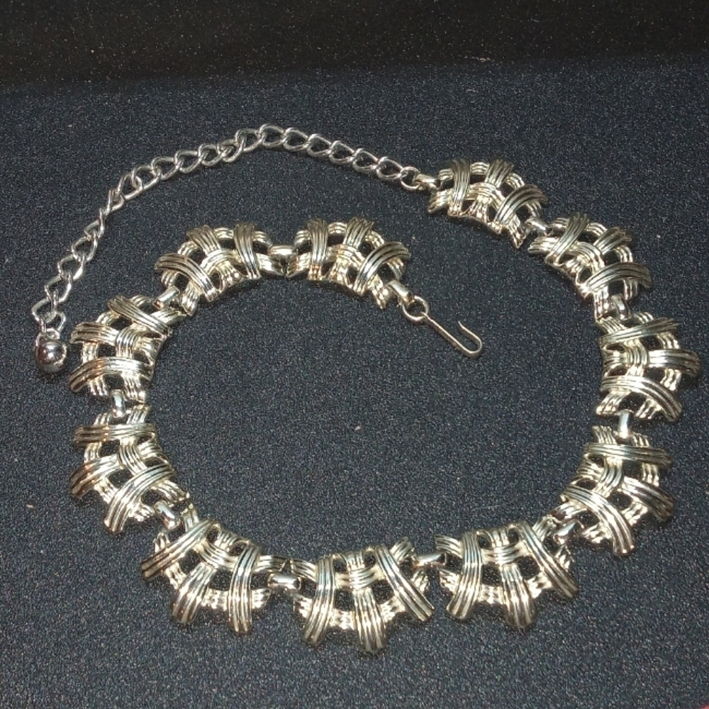 * vintage Coro signed silver tone basket weave style links choker necklace